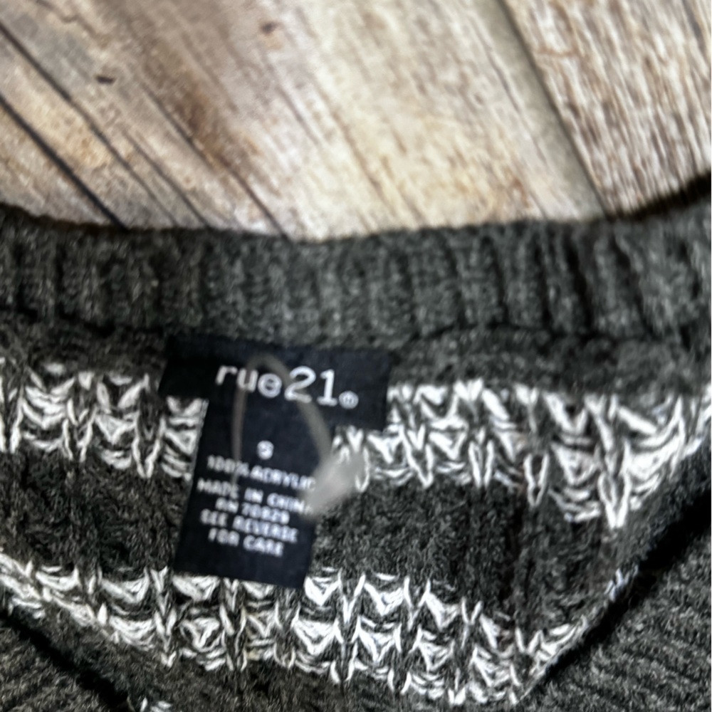 Sweater - Picture 3 of 6